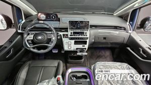 Hyundai Staria 4WD Lounge 7-Seater 2024 года из Южной Кореи
