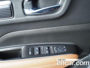 Renault-KoreaSamsung QM6 2.0 GDe RE Signature 2WD 2021 года из Южной Кореи