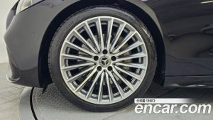 Mercedes-Benz C-Class C300 4MATIC AMG Line 2023 года из Южной Кореи