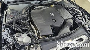 Mercedes-Benz C-Class C300 4MATIC AMG Line 2023 года из Южной Кореи