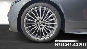 Mercedes-Benz C-Class C300 4MATIC AMG Line 2023 года из Южной Кореи