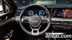Kia K5 Signature 2023 года из Южной Кореи