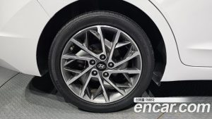 Hyundai AVANTE 1.6 2020 года из Южной Кореи