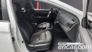 Hyundai AVANTE 1.6 2020 года из Южной Кореи
