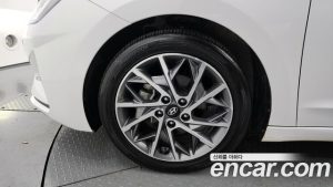 Hyundai AVANTE 1.6 2020 года из Южной Кореи