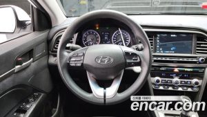 Hyundai AVANTE 1.6 2020 года из Южной Кореи