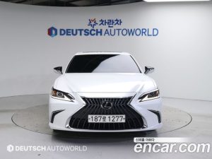Lexus ES Luxury Plus 2023 года из Южной Кореи