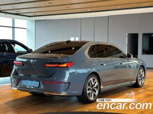 BMW i7 xDrive 60 Design Pure Excellence 2023 года из Южной Кореи