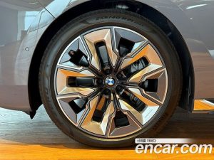 BMW i7 xDrive 60 Design Pure Excellence 2023 года из Южной Кореи