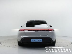 Porsche Taycan Base 2023 года из Южной Кореи