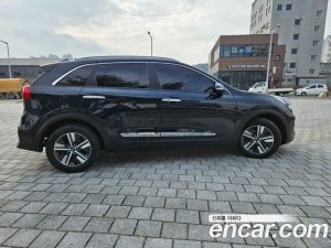 Kia Niro 1.6 HEV 2020 года из Южной Кореи