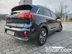 Kia Niro 1.6 HEV 2020 года из Южной Кореи