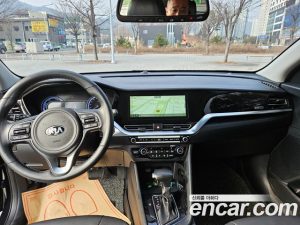 Kia Niro 1.6 HEV 2020 года из Южной Кореи