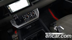 Land Rover Defender 110 D240 SE 2020 года из Южной Кореи