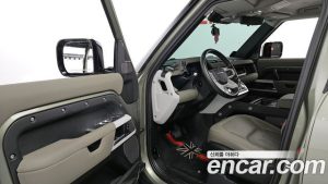 Land Rover Defender 110 D240 SE 2020 года из Южной Кореи