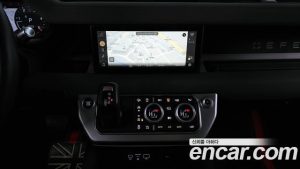 Land Rover Defender 110 D240 SE 2020 года из Южной Кореи
