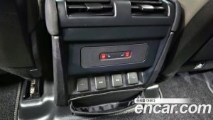 Land Rover Defender 110 D240 SE 2020 года из Южной Кореи