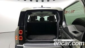 Land Rover Defender 110 D240 SE 2020 года из Южной Кореи
