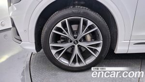 Audi Q8 50 TDI 4WD Premium 2021 года из Южной Кореи