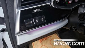 Audi Q8 50 TDI 4WD Premium 2021 года из Южной Кореи