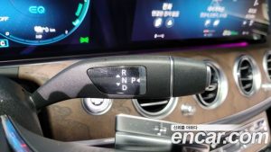 Mercedes-Benz E-Class E300e 4MATIC Exclusive 2021 года из Южной Кореи