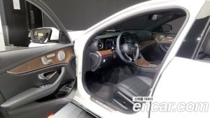 Mercedes-Benz E-Class E300e 4MATIC Exclusive 2021 года из Южной Кореи