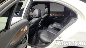 Mercedes-Benz E-Class E300e 4MATIC Exclusive 2021 года из Южной Кореи