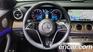 Mercedes-Benz E-Class E300e 4MATIC Exclusive 2021 года из Южной Кореи