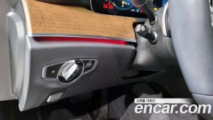 Mercedes-Benz E-Class E300e 4MATIC Exclusive 2021 года из Южной Кореи