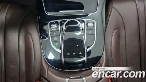 Mercedes-Benz CLS-Class CLS300d AMG Line 2020 года из Южной Кореи