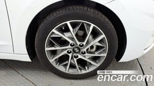 Hyundai AVANTE 1.6 2020 года из Южной Кореи