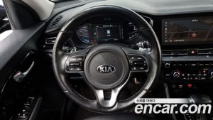 Kia Niro 1.6 HEV 2020 года из Южной Кореи