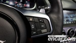 Jaguar F-TYPE P300 Cabriolet 2021 года из Южной Кореи