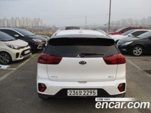 Kia Niro 1.6 HEV 2020 года из Южной Кореи