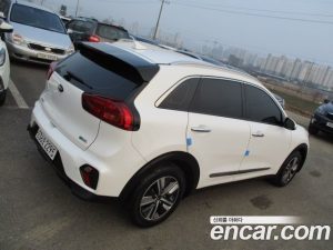 Kia Niro 1.6 HEV 2020 года из Южной Кореи