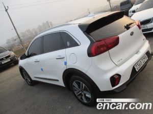 Kia Niro 1.6 HEV 2020 года из Южной Кореи