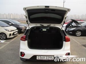 Kia Niro 1.6 HEV 2020 года из Южной Кореи