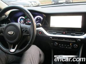 Kia Niro 1.6 HEV 2020 года из Южной Кореи