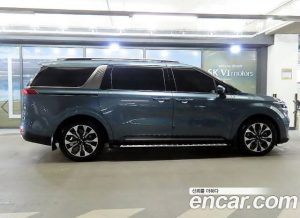 Kia Carnival Бензин 7-Seater Signature 2023 года из Южной Кореи