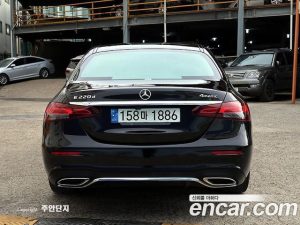 Mercedes-Benz E-Class E220d 4MATIC AMG Line 2021 года из Южной Кореи