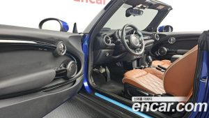 Mini Cooper Convertible DEFAULT 2020 года из Южной Кореи