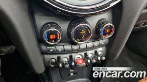 Mini Cooper Convertible DEFAULT 2020 года из Южной Кореи