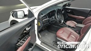 Kia Niro 1.6 HEV 2020 года из Южной Кореи