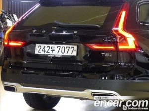 Volvo V90 T5 PRO AWD 2020 года из Южной Кореи