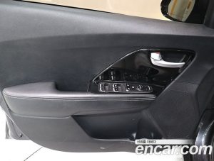 Kia Niro 1.6 HEV 2020 года из Южной Кореи