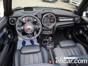 Mini Cooper Convertible SIDEWALK 2020 года из Южной Кореи