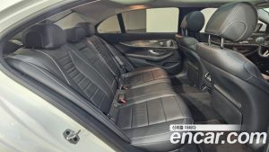 Mercedes-Benz E-Class E300 4MATIC AMG Line 2020 года из Южной Кореи