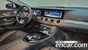 Mercedes-Benz E-Class E300 4MATIC AMG Line 2020 года из Южной Кореи
