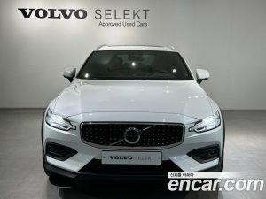 Volvo V60 B5 ULTIMATE AWD 2023 года из Южной Кореи