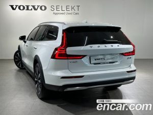 Volvo V60 B5 ULTIMATE AWD 2023 года из Южной Кореи